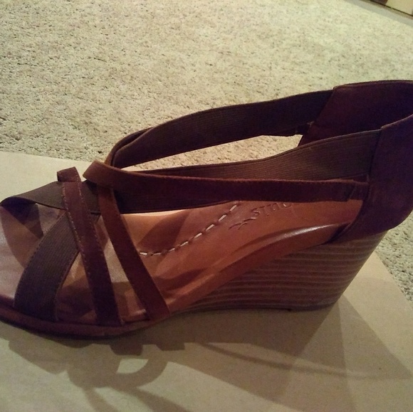 Gentle souls brown suede wedge sandals - Picture 4 of 4